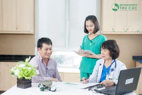 Khám sức khỏe, tầm soát ung thư định kì luôn được các bác sĩ khuyến khích, đặc biệt với những người thuộc nhóm có nguy cơ mắc bệnh cao