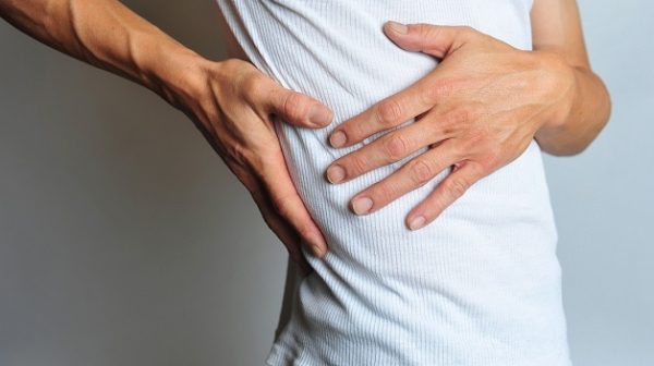 đau nhói ở sườn phải cảnh báo bệnh thận