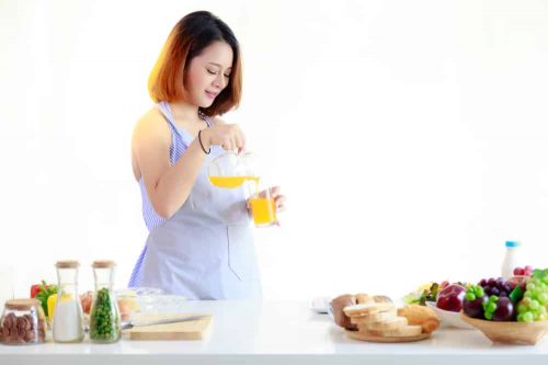 Ăn nhiều rau xanh, trái cây, nước ép trái cây rất tốt cho phụ nữ mang thai, giảm triệu chứng đầy bụng chán ăn