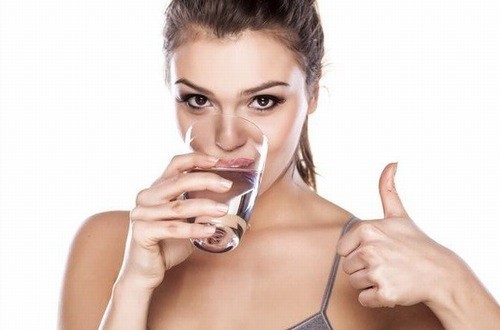 Uống nước khi đói giúp thanh lọc cơ thể, loại bỏ độc tố
