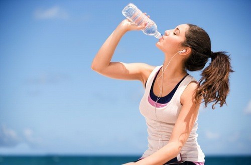 Uống nước lúc đói có thể giúp bạn giảm cân hiệu quả