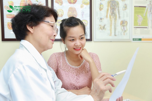 Người bệnh cần đi khám để bác sĩ tư vấn phương pháp điều trị phù hợp 