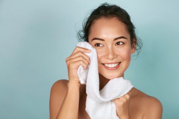 Nhìn nhau có lây bệnh đau mắt đỏ không?