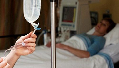 Việc truyền nước cho bệnh nhân sốt xuất huyết cần được diễn ra tại các cơ sở y tế,  có nhân viên y tế theo dõi và theo chỉ định của bác sĩ điều trị. 