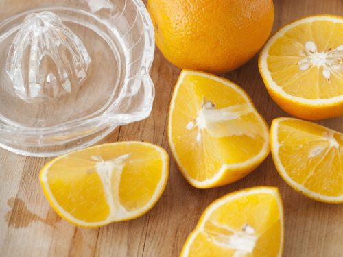 Nước cam giàu vitamin C giúp tăng cường sức đề kháng cho cơ thể.