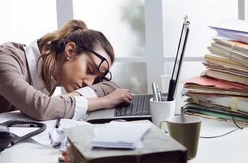 Thiếu ngủ làm cơ thể mệt mỏi, dễ mắc các bệnh lý 
