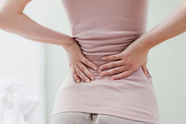 Có những người bệnh phải chịu những cơn đau dữ dội, đau quặn vùng lưng