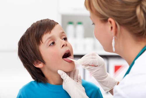 Do hệ miễn dịch còn non yếu nên trẻ em rất dễ mắc một số bệnh về hô hấp như ho, sổ mũi, cảm cúm…