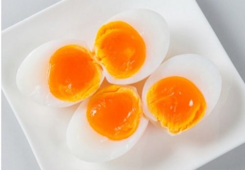 Thói quen ăn trứng lòng đào gây khó khăn cho việc tiêu hóa và hấp thụ tại đường ruột