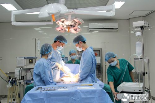 Một ca cắt trực tràng nội soi