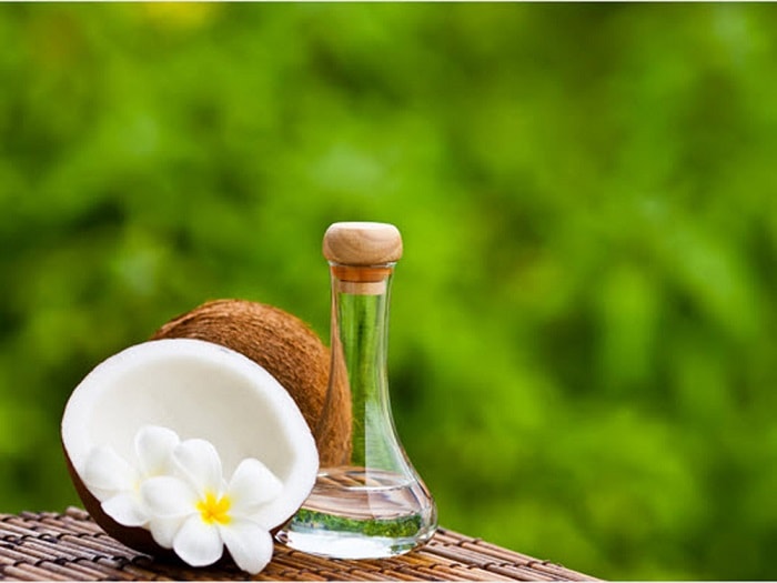 cách làm đẹp sau sinh tại nhà dầu dừa