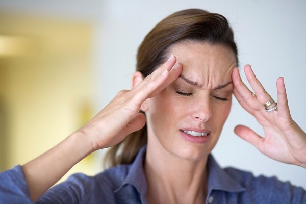 Đau đầu là một trong những dấu hiệu nhận biết ung thư vú di căn não phổ biến