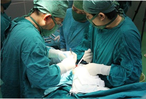 Thông thường, chi phí mổ thoát vị đĩa đệm dao động từ 25 đến 35 triệu
