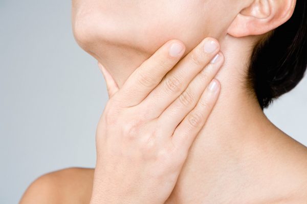 Để biết nổi hạch dưới cằm có nguy hiểm không, người bệnh cần thăm khám sớm với bác sĩ chuyên khoa