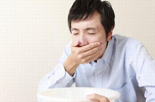 Buồn nôn và nôn cũng là triệu chứng ung thư dạ dày mà nhiều người thường bỏ qua