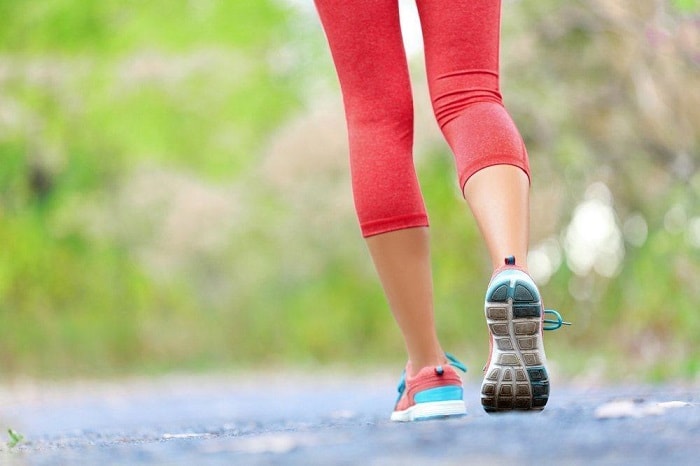Vận động nhẹ nhàng giúp đẩy nhanh sản dịch