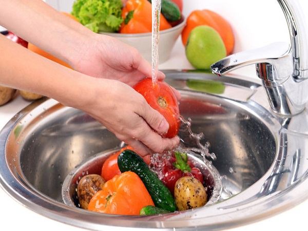 Bạn cần đảm bảo nguồn nước sạch sử dụng trong sinh hoạt để phòng bệnh