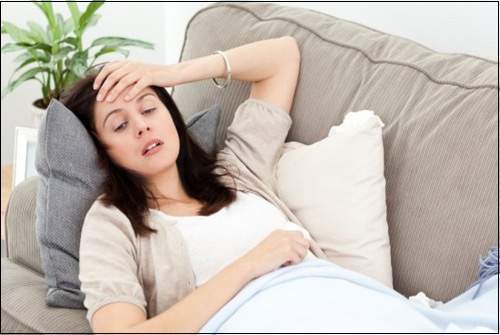 Bị đau đầu là hiện tượng khá phổ biến ở phụ nữ khi mang thai