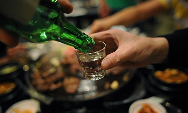 Người bệnh cần kiêng những thực phẩm béo và các loại đồ uống có cồn