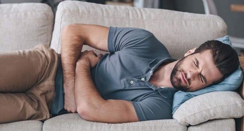 Bị viêm bàng quang cũng khiến người bệnh đau bụng dưới bên trái, đau nhức vùng xương chậu, đau lưng, mệt mỏi...