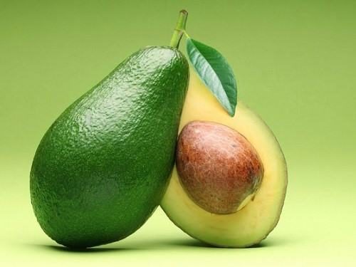 Các loại thực phẩm giàu vitamin luôn là lựa chọn ưu tiên trong các bữa ăn bổ dưỡng cho cơ thể nói chung. Với người bị apxe hậu môn, nguồn vitamin từ thực phẩm càng quan trọng cho cơ thể. Các loại vitamin có tác dụng tăng cường sức đề kháng, giúp cơ thể ngăn cản, hạn chế những vi khuẩn, độc tố tấn công vào cơ thể. Người bị apxe hậu môn cần chú ý tăng cường bổ sung vitamin từ tự nhiên qua các thực phẩm như rau củ quả tươi, đặc biệt trong các loại quả như bơ, cam, bưởi, chuối,...
