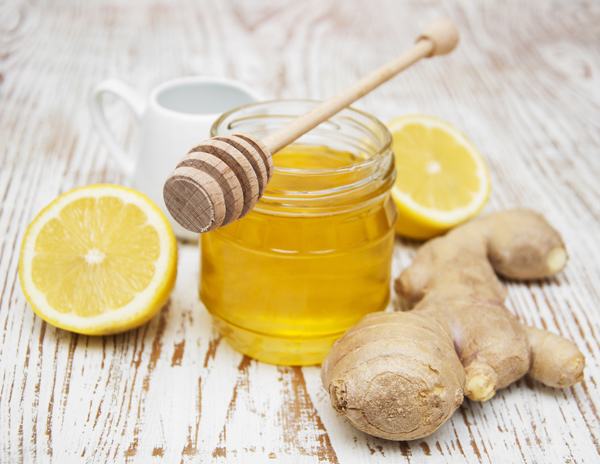 Sử dụng chanh và mật ong cũng là cách giúp cải thiện triệu chứng viêm phổi