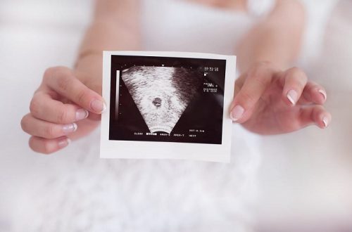 sụt cân khi mang thai 3 tháng đầu