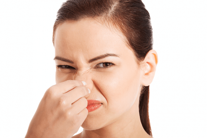 sản dịch sau sinh có mùi hôi