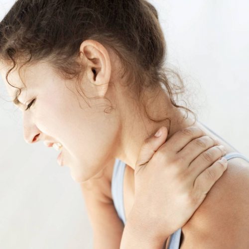 Viêm Cơ Thang là gì? Triệu chứng, nguyên nhân và cách điều trị hiệu quả 2 Viêm cơ thang gây đau cổ, vai, gáy