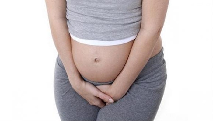 Sự tấn công của các vi khuẩn sẽ gây nên tình trạng viêm nhiễm và gây ngứa âm hộ