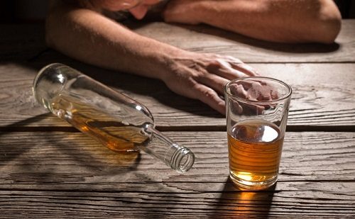 Thói quen uống rượu cũng gây hại cho dạ dày