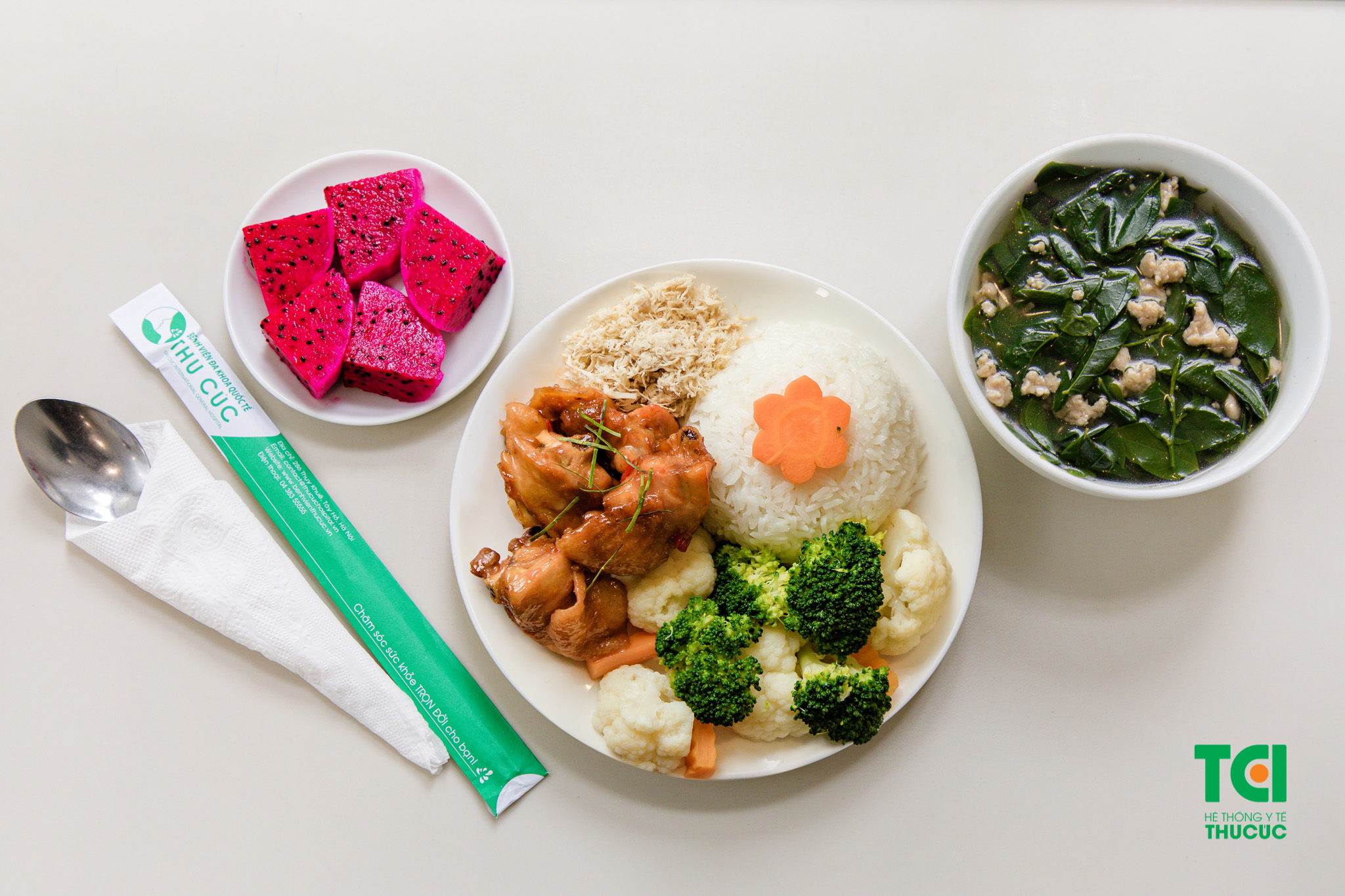 Phụ nữ đẻ mổ thì có được ăn tôm không?