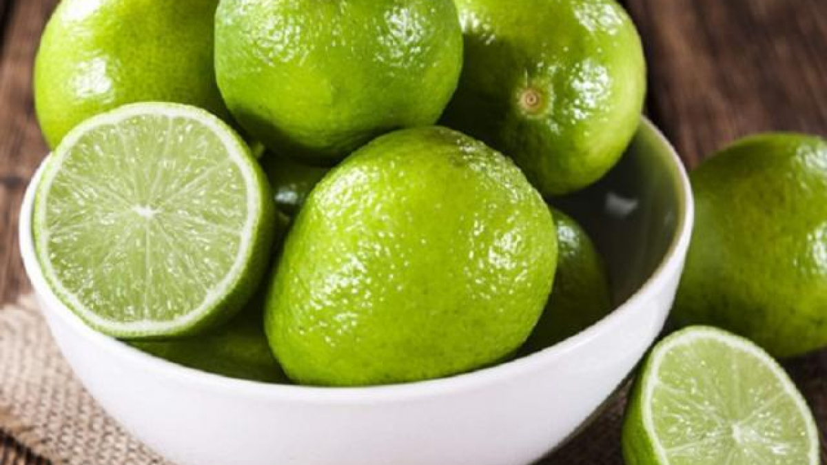 Chanh có chứa acid citric giúp làm chậm chu kỳ kinh nguyệt