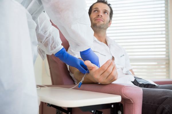 Hóa trị là một trong những phương pháp thường được áp dụng đối với bệnh nhân ung thư đại tràng di căn gan