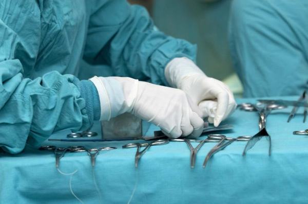 Phẫu thuật cũng là một trong những phương pháp được áp dụng ở giai đoạn ung thư di căn
