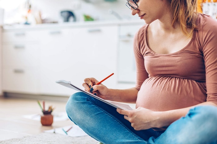 Các mẹ hoàn toàn vẫn có thể xinh đẹp, rạng rỡ nếu biết cách chăm sóc đôi môi đúng cách trong lúc mang bầu.
