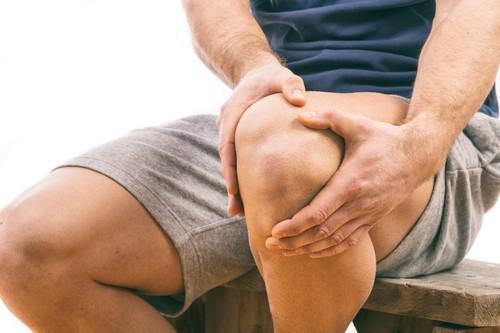 Rách sừng sau sụn chêm trong là một trong những chấn thương dễ gặp ở vùng đầu gối.
