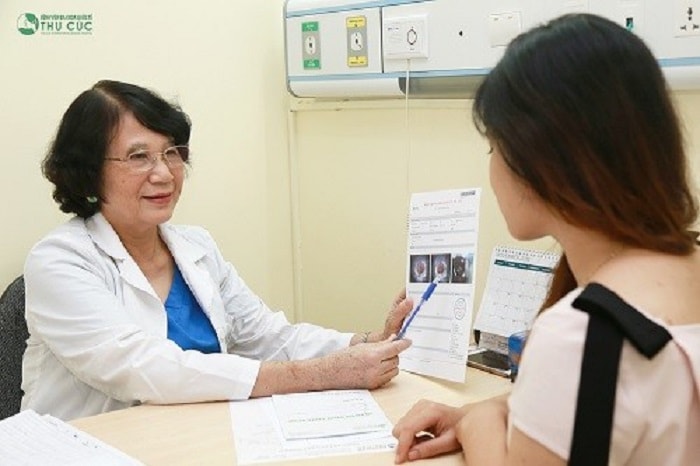 Thăm khám bác sĩ để có hướng xử trí bệnh hiệu quả và xây dựng chế độ ăn uống khoa học