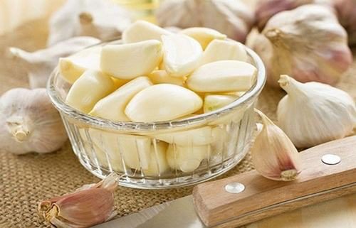 Theo nghiên cứu, những người thường xuyên ăn tỏi sẽ giúp giảm gần 32% nguy cơ mắc ung thư đại trực tràng. 