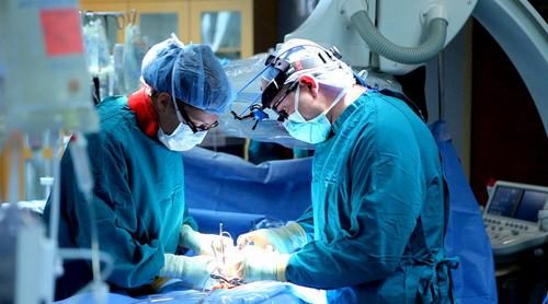 Phẫu thuật là phương pháp thường được sử dụng trong điều trị ung thư thực quản giai đoạn đầu