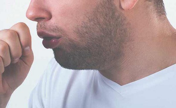 Khi bị ung thư phổi, người bệnh thường thấy đau tức ngực, ho, khó thở...
