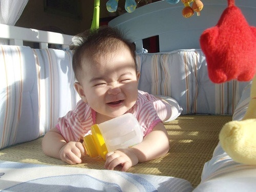 Trẻ nên được tắm nắng thường xuyên đúng cách
