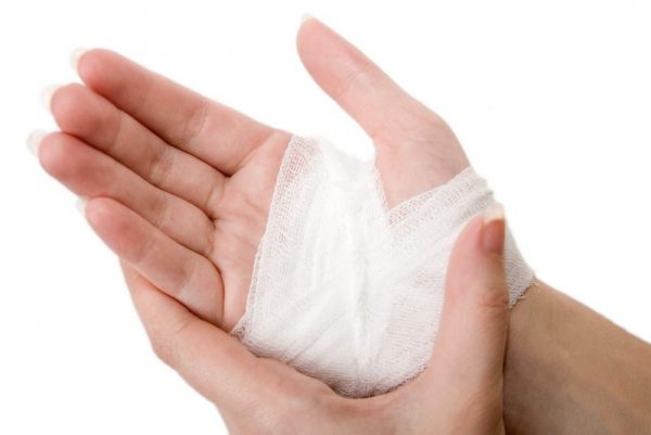 Tư vấn cách cầm máu khi bị đứt tay sâu
