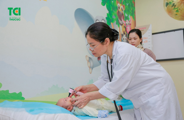 Phòng khám tai mũi họng thu Cúc là đơn vị thăm khám uy tín với đội ngũ bác sĩ giỏi, khám nhẹ nhàng, hạn chế kháng sinh, trang thiết bị khám hiện đại và phù hợp với trẻ.