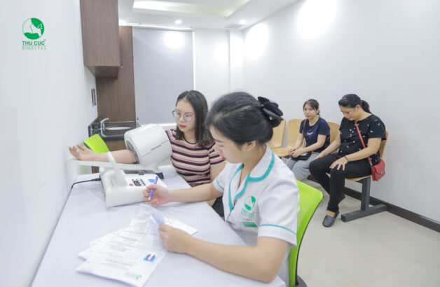Nội dung khám lâm sàng được bác sĩ thực hiện hết sức cẩn thận