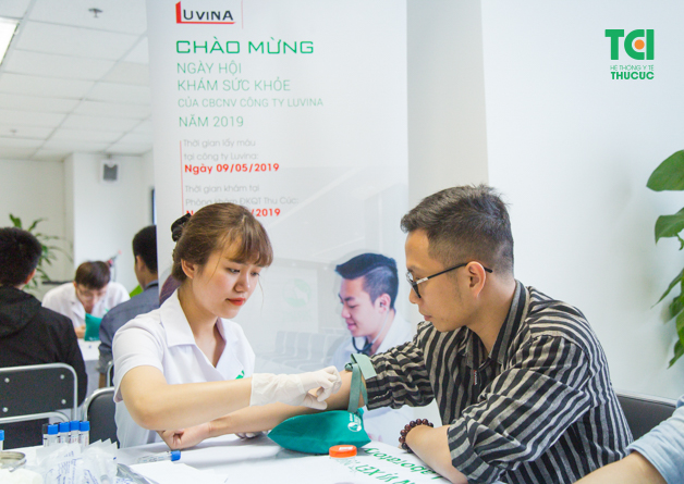 Xét nghiệm máu giúp cán bộ nhân viên dễ dàng phát hiện mầm mống bệnh