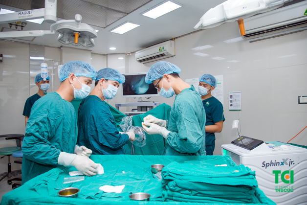 Điều trị sỏi bàng quang bằng phương pháp tán sỏi nội soi ngược dòng bằng laser tại Thu Cúc.