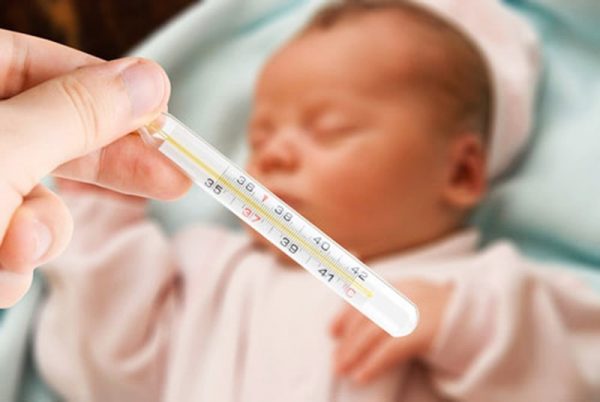 Trẻ bị sốt về đêm có thể bé đang gặp phải một số bệnh lý nào đó mà ba mẹ không biết.