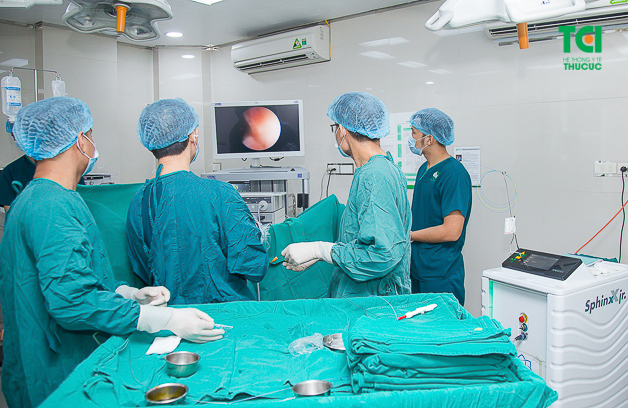 Phương pháp tán sỏi nội soi ngược dòng bằng laser để điều trị  bàng quang tại Bệnh viện Thu Cúc