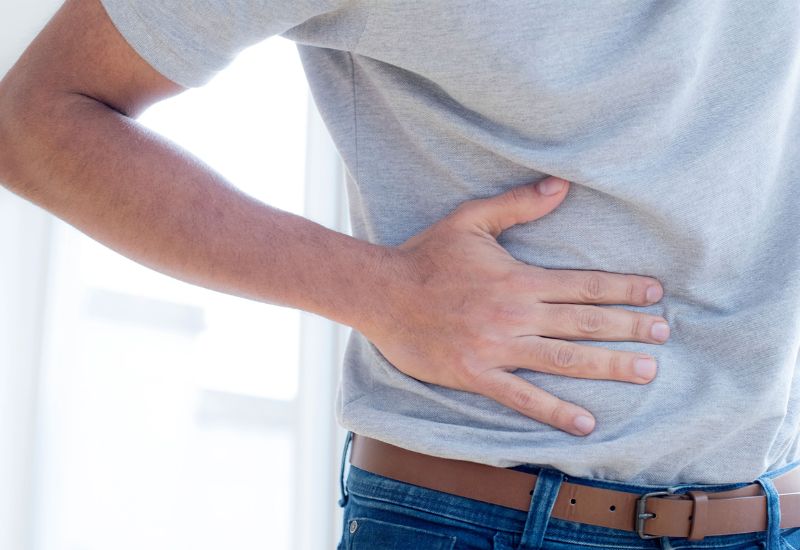 Đau bụng bên phải nguyên nhân do đâu